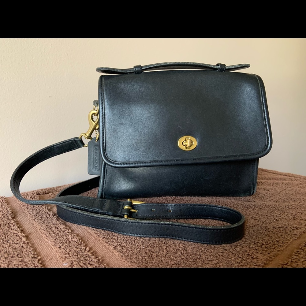 Classic Coach Court Crossbody bag